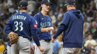 Brewers deal Mariners